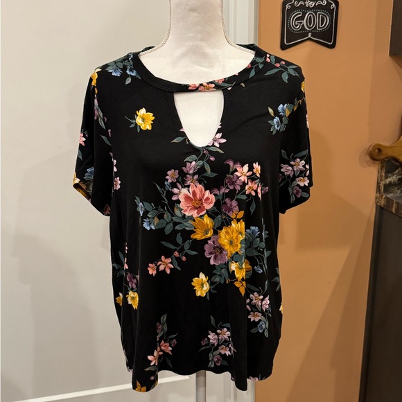 TORRID | Super Soft Knits | Black Floral Tee with Keyhole - Picture 1 of 6